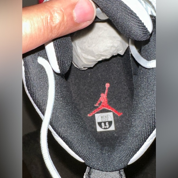 Jordan 12’s cherry colorway size 9.5